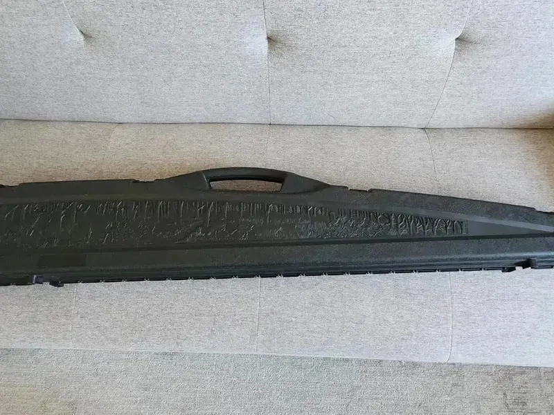 Impeccable Black Rifle shelf case close with 4 clip closing